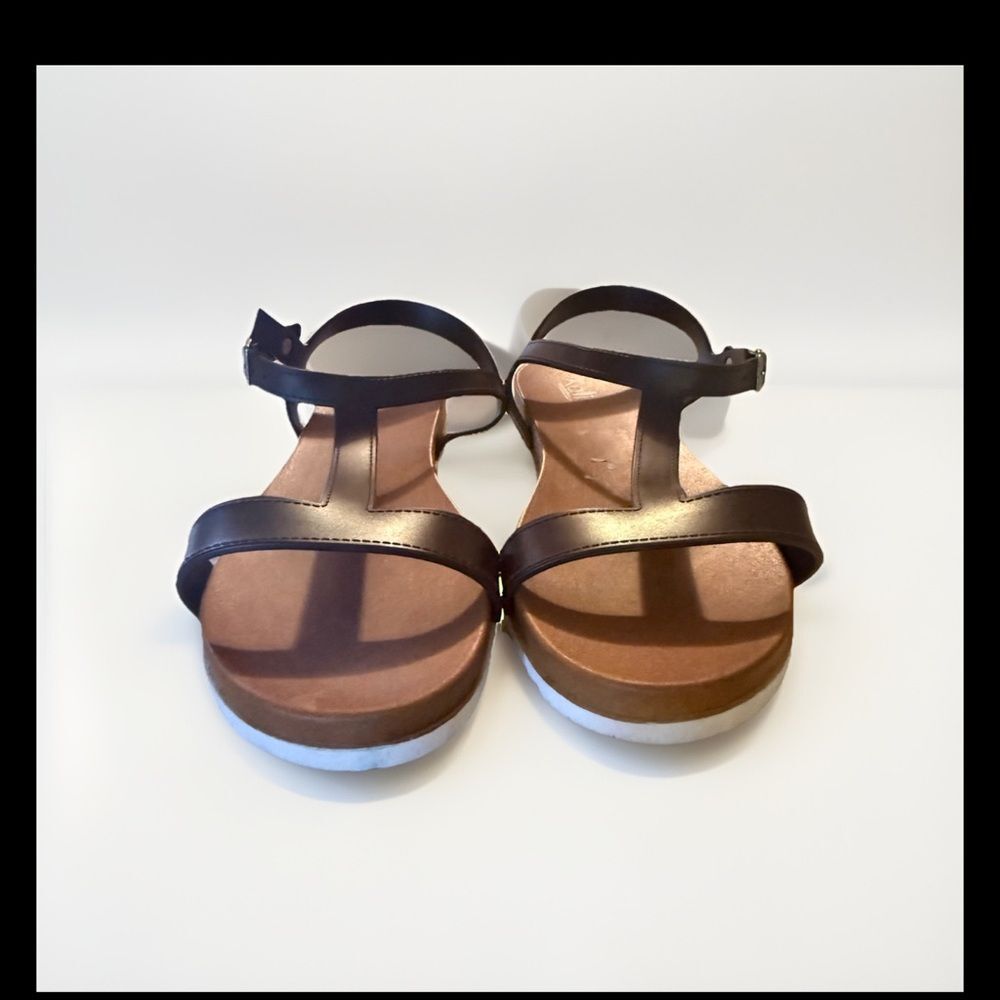 Kali Black ICY Strappy Sandals Open Toe T-Strap Buckle Closure Women’s Size 10